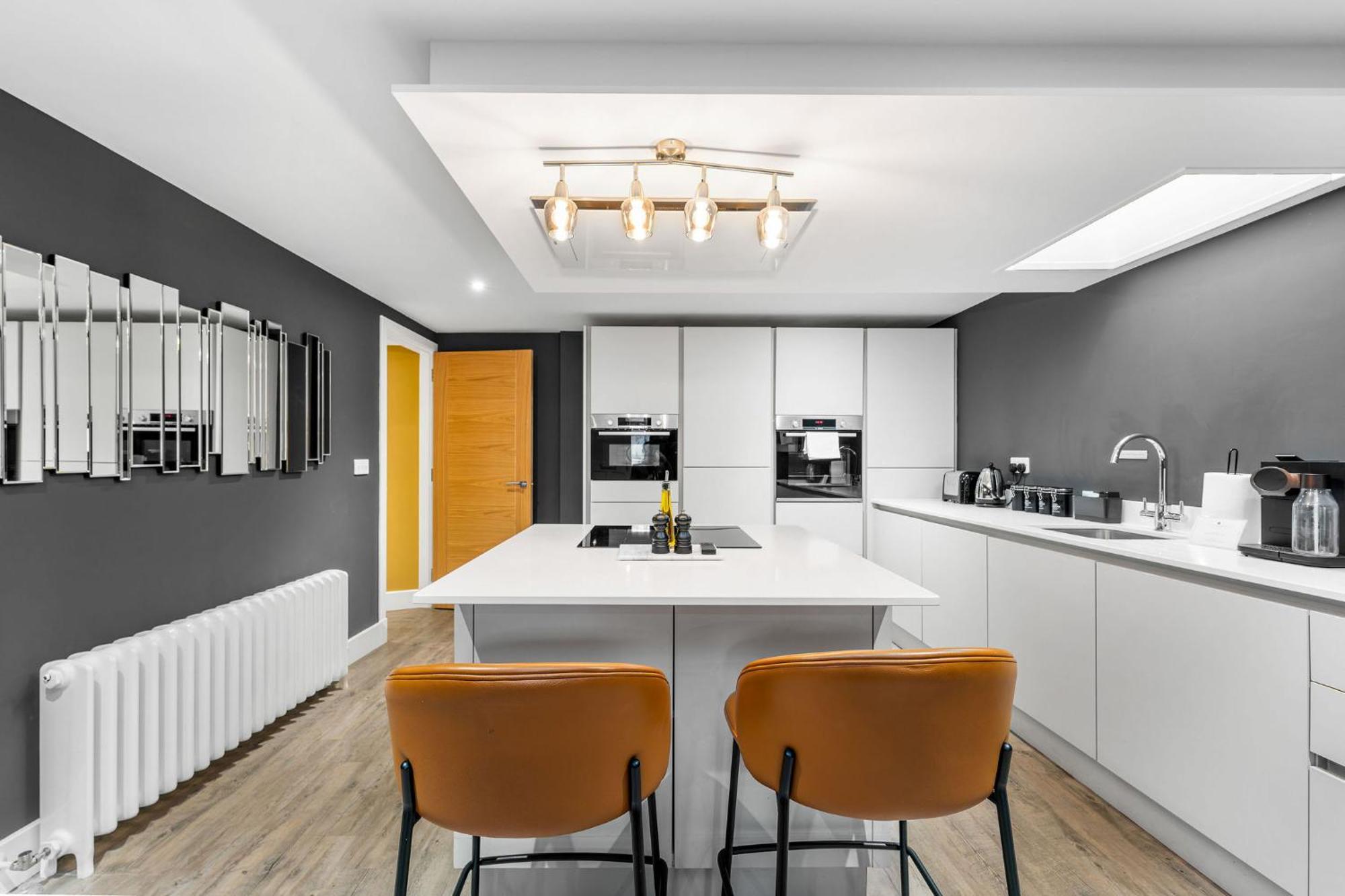 Righ Properties - Luxury West End Artisan Apartment Эдинбург Экстерьер фото